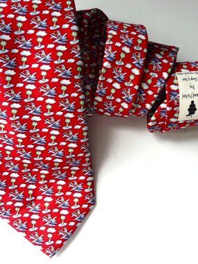 Vineyard Vines Santa on Airplane Christmas silk tie